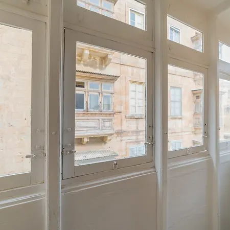 Apartment Large, Bright And Chic 2-bdr Valletta