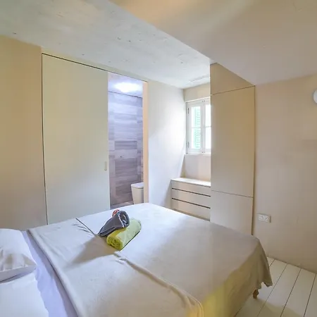 Apartment Large, Bright And Chic 2-bdr Valletta