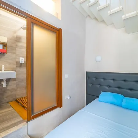 Large, Bright And Chic 2-bdr Apartment *